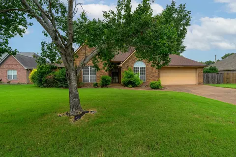 3726 Russell Hurst Dr E, Bartlett, TN 38135