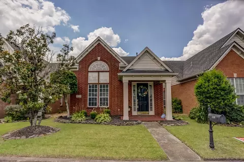 319 Fountain River Dr, Memphis, TN 38120