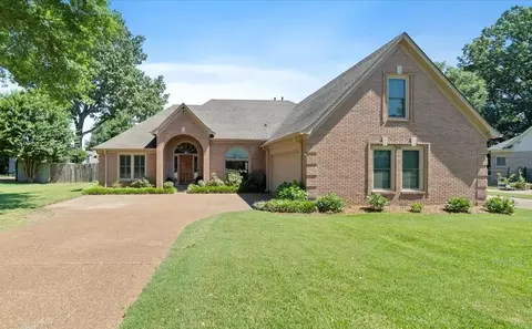 622 Sagewood Dr, Collierville, TN 38017