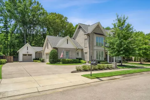523 Lambs Brook Ln, Collierville, TN 38017
