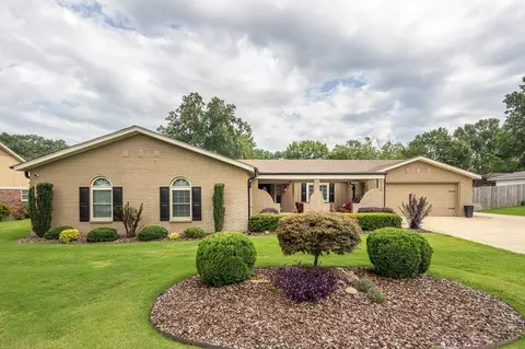 7126 Neshoba Rd, Germantown, TN 38138