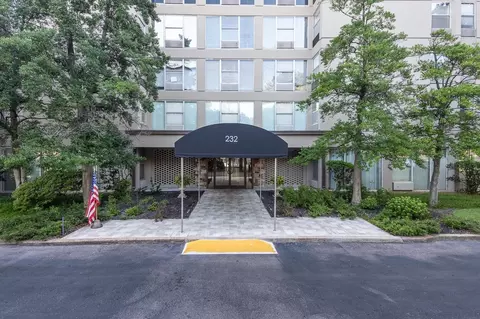 232 S Highland St #1006, Memphis, TN 38111