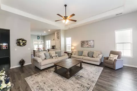 40 Chickasaw Trace Dr, Oakland, TN 38060