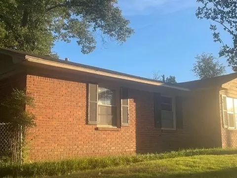 1941 E Shelby Dr, Memphis, TN 38116