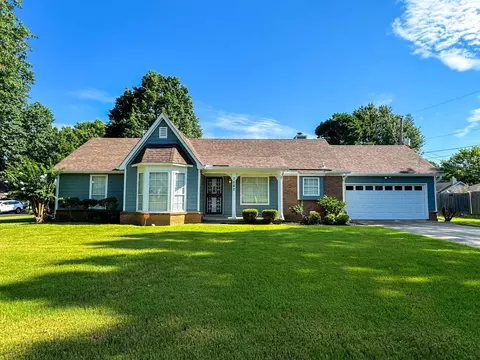 7582 Valley Mist Dr, Memphis, TN 38133