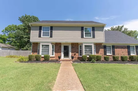 3050 Circle Gate Dr, Germantown, TN 38138