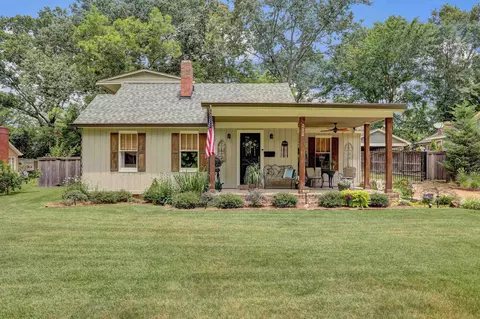 252 W College St, Collierville, TN 38017