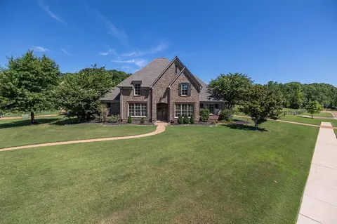 10226 W Herons Nest Cv, Lakeland, TN 38002