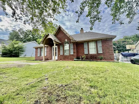 6682 Elmore Woods Cv, Memphis, TN 38133