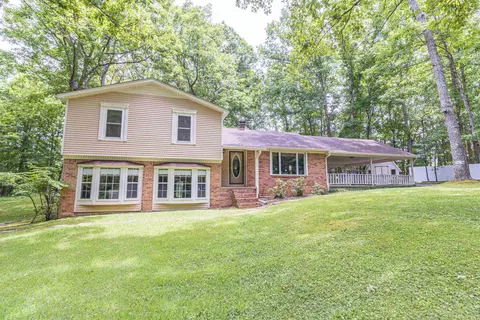 619 Twin View Cir, Selmer, TN 38375