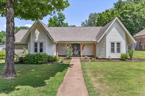 2764 Surrey Park Dr, Bartlett, TN 38134