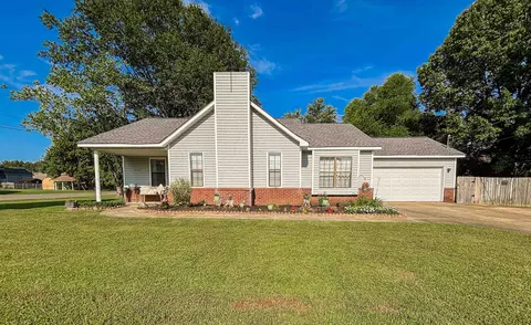322 Nancye Reeder Dr, Munford, TN 38058