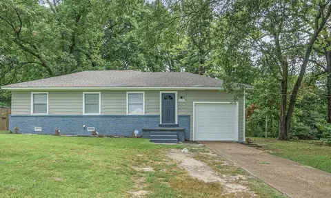2418 Vanderbilt Rd, Memphis, TN 38106