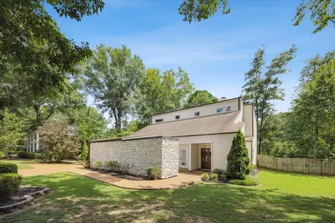 6779 Poplar Pike Dr, Memphis, TN 38119