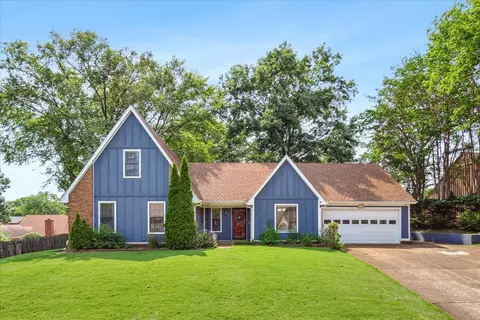 2733 E Gerald Ford Dr, Memphis, TN 38016