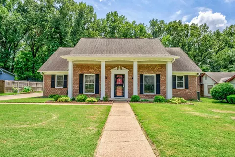 6141 Shade Tree Dr, Bartlett, TN 38134