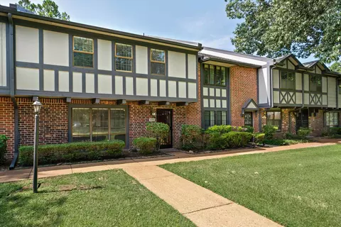 4796 Rustling Oaks Dr, Memphis, TN 38117