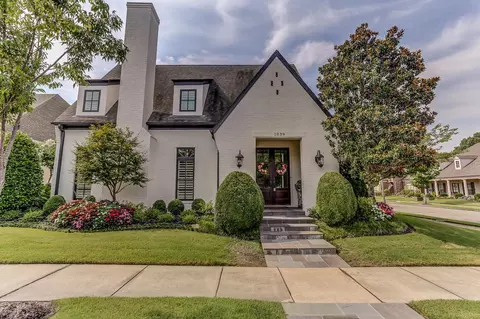 1039 Russell Farms Rd, Collierville, TN 38017