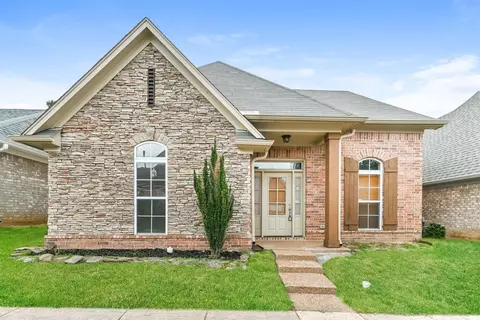 10236 Morning Hill Dr, Memphis, TN 38016