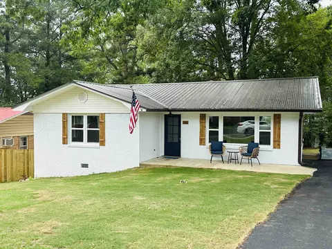 266 Woodlawn Pl, Selmer, TN 38375