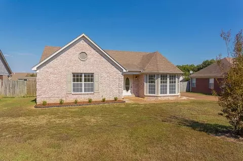 290 Village Dr, Oakland, TN 38060