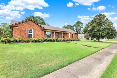 6786 Sprucehill Dr, Bartlett, TN 38135