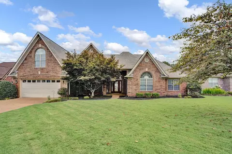 205 Fairoaks Dr, Oakland, TN 38060