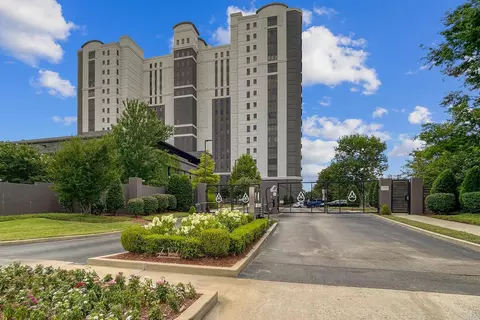 717 Riverside Dr #410, Memphis, TN 38103