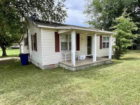 323 N Maple St, Adamsville, TN 38310