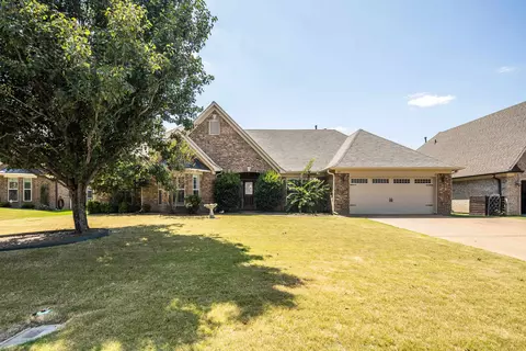 385 Lewis Fairway Cir, Oakland, TN 38060