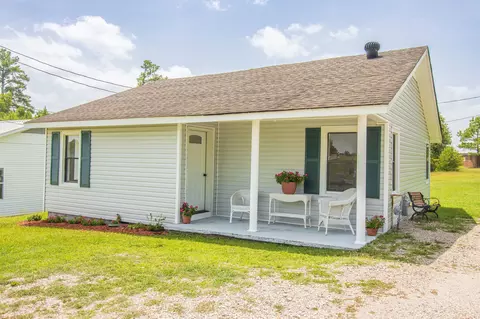 544 Circle Hill Dr, Selmer, TN 38375