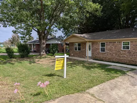 1033 Pruitt St, Bolivar, TN 38008