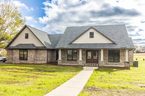 150 Windchase Cv, Adamsville, TN 38310