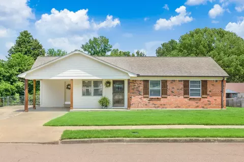 7038 Saddlebrook Dr, Millington, TN 38053