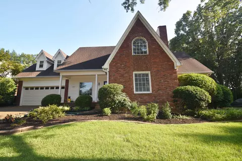 803 Autumn Winds Dr, Collierville, TN 38017