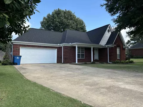 82 Oxford Dr, Atoka, TN 38004