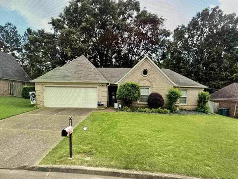 8383 Wind River Cir, Memphis, TN 38016