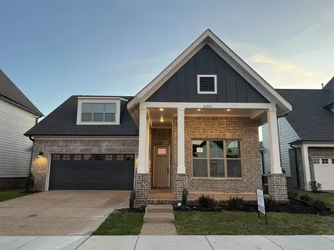 10245 Louanne Dr, Collierville, TN 38017