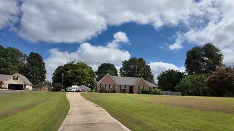4020 Meade Lake Rd, Millington, TN 38053