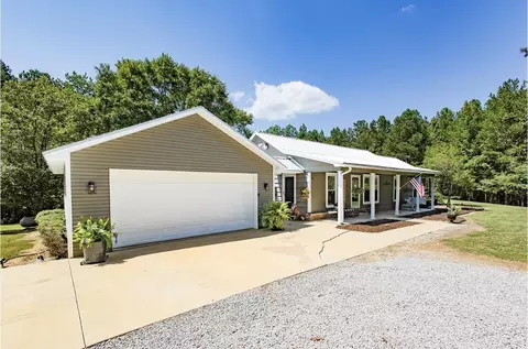 2435 Sticine Rd, Guys, TN 38339