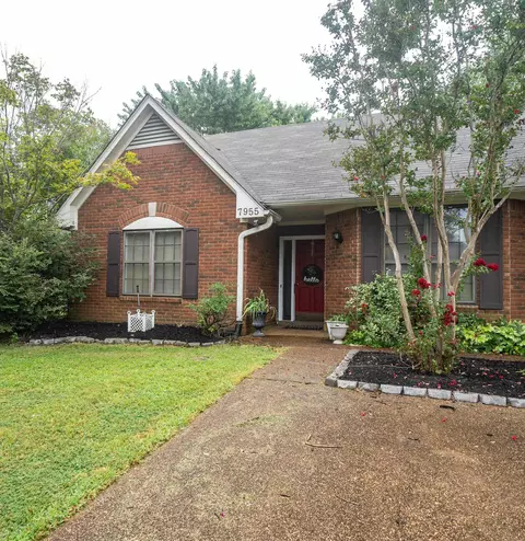 7955 Hunters Crossing Dr, Memphis, TN 38018