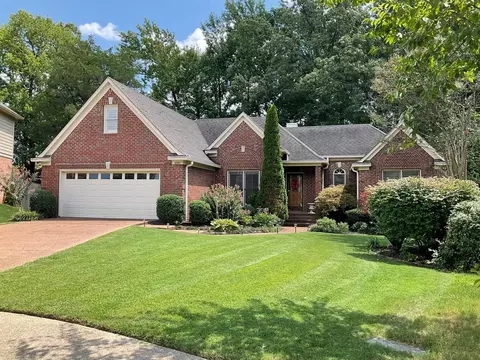 8687 Meadow Green Dr, Memphis, TN 38016