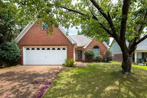 2760 Park Crest Cv, Memphis, TN 38016