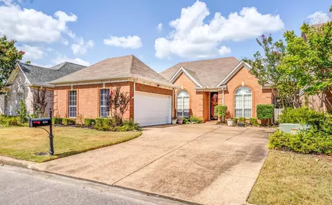 424 Fountain Lake Dr, Memphis, TN 38120
