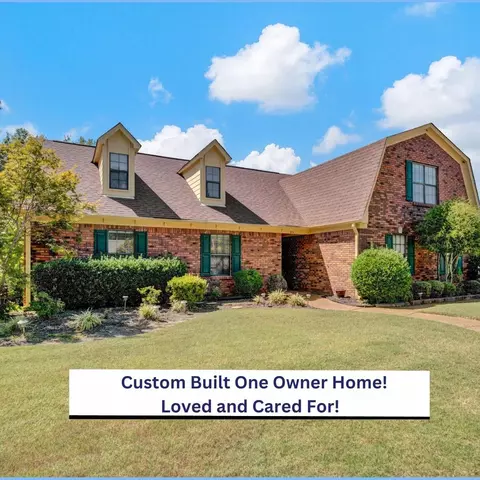 915 Waif Woods Ln, Memphis, TN 38018