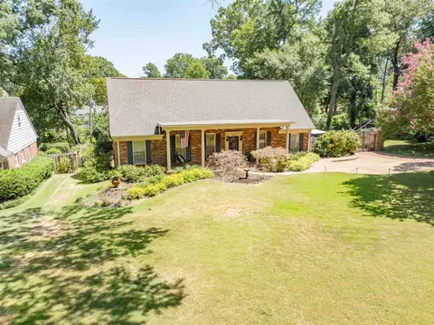 1832 Oak Hill Dr, Germantown, TN 38138