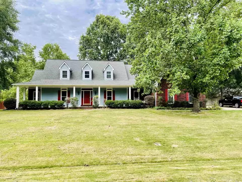 8055 Hunters Creek Dr, Olive Branch, MS 38654