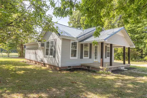 1135 E Poplar Ave, Selmer, TN 38375