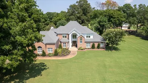 1226 Oak Lake Cir, Collierville, TN 38017