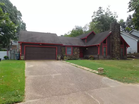 1004 Grouse Meadow Dr, Cordova, TN 38018